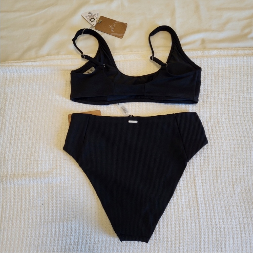 Berlook | Black Ribbed Scoop Top & High-Waisted Bottom Bikini Set - Picture 4 of 9